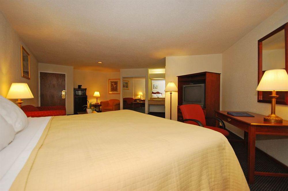 Comfort Inn Chester - Richmond South Buitenkant foto
